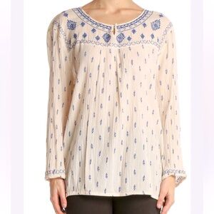 Lucky 🍀 Embroidered Paisley peasant top